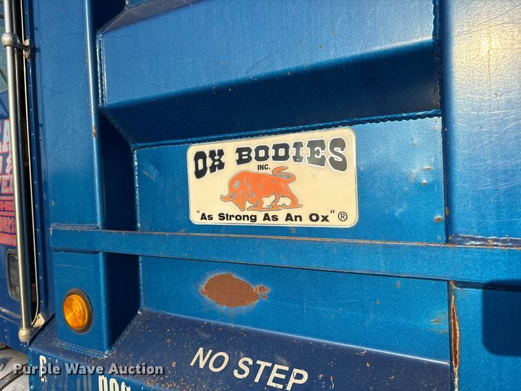 image for item ES8727 2016 Kenworth T370 dump truck