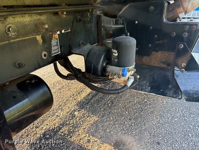 image for item ES8727 2016 Kenworth T370 dump truck