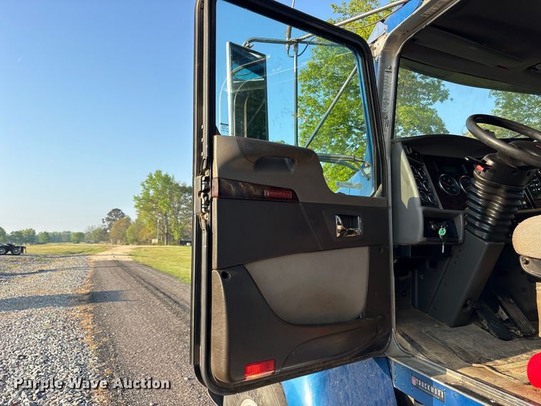 image for item ES8727 2016 Kenworth T370 dump truck