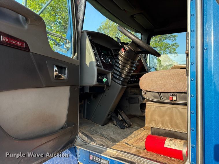 image for item ES8727 2016 Kenworth T370 dump truck