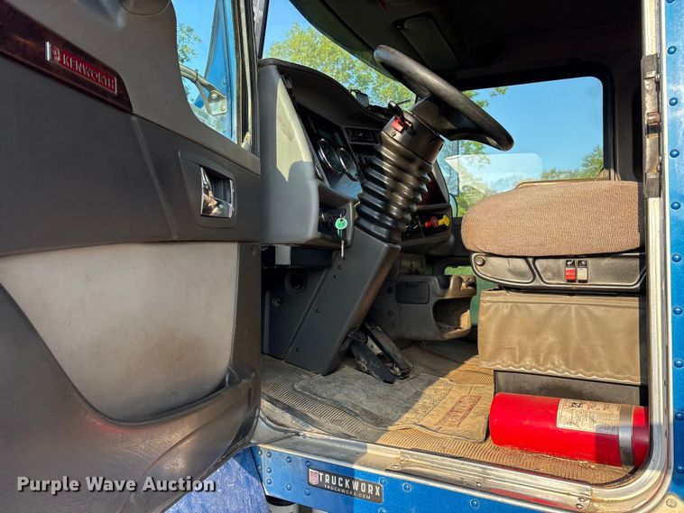 image for item ES8727 2016 Kenworth T370 dump truck