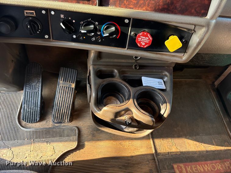 image for item ES8727 2016 Kenworth T370 dump truck