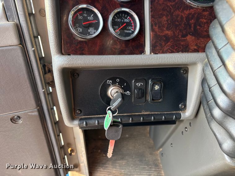 image for item ES8727 2016 Kenworth T370 dump truck