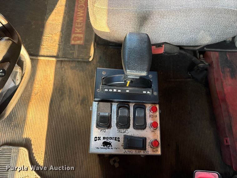 image for item ES8727 2016 Kenworth T370 dump truck