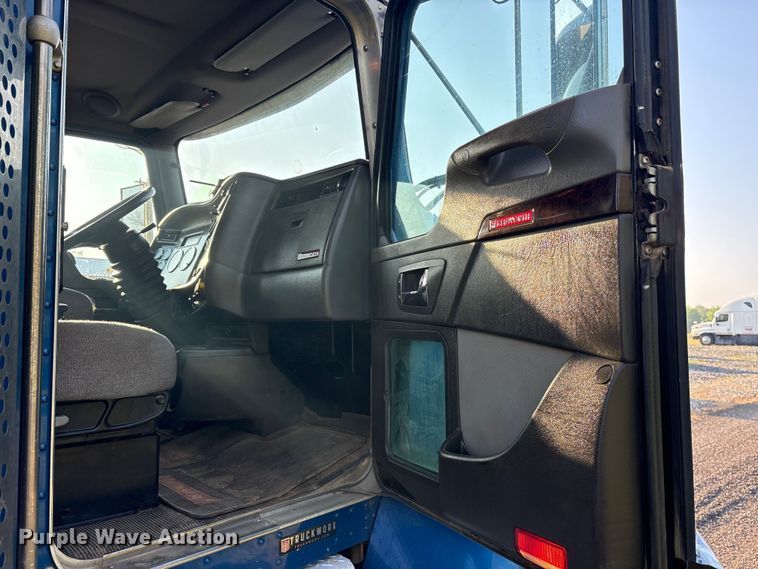 image for item ES8727 2016 Kenworth T370 dump truck