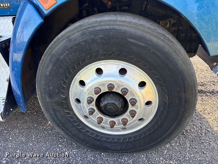 image for item ES8727 2016 Kenworth T370 dump truck