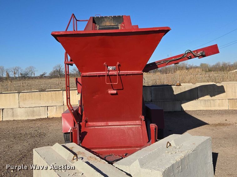 image for item ET1455 2012 Royar Industries Inc. Royer 365 soil shredder-mixer