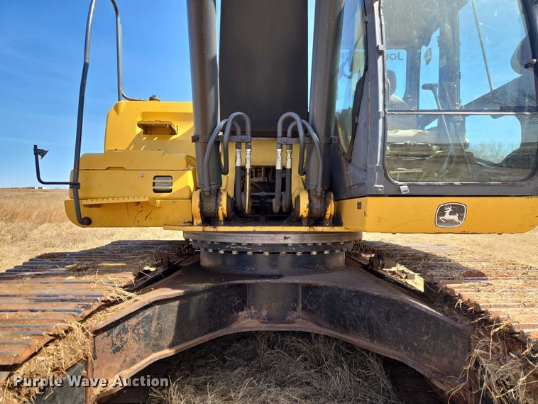 image for item ET1464 2006 John Deere 350D LC excavator