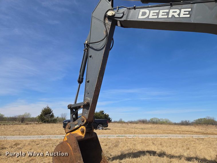 image for item ET1464 2006 John Deere 350D LC excavator