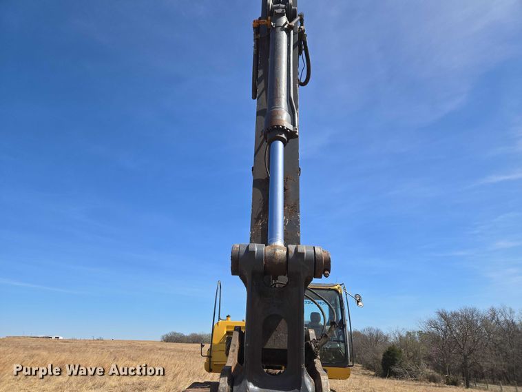 image for item ET1464 2006 John Deere 350D LC excavator