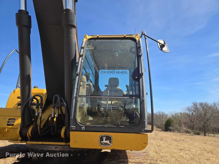 image for item ET1464 2006 John Deere 350D LC excavator