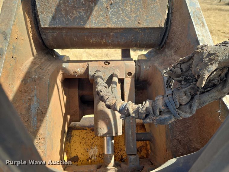 image for item ET1464 2006 John Deere 350D LC excavator