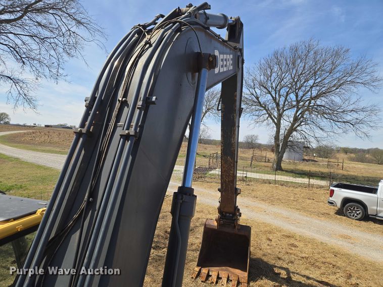 image for item ET1464 2006 John Deere 350D LC excavator