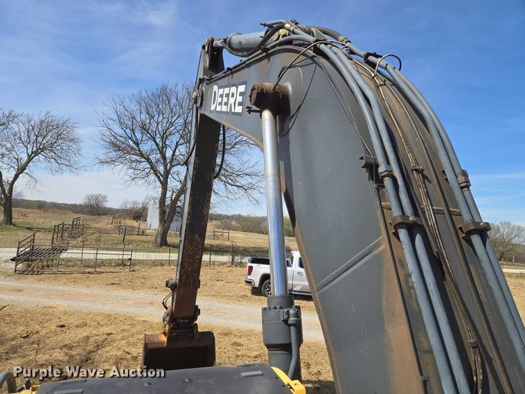 image for item ET1464 2006 John Deere 350D LC excavator