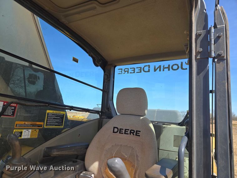 image for item ET1464 2006 John Deere 350D LC excavator