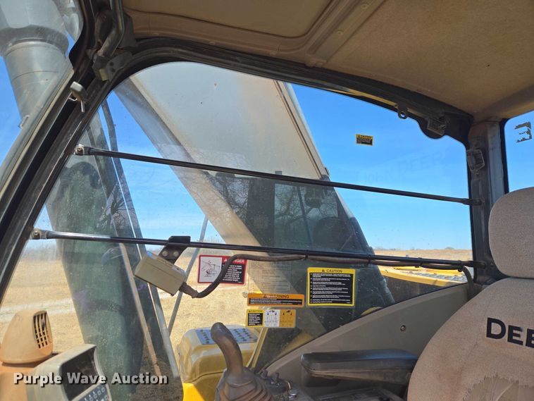 image for item ET1464 2006 John Deere 350D LC excavator