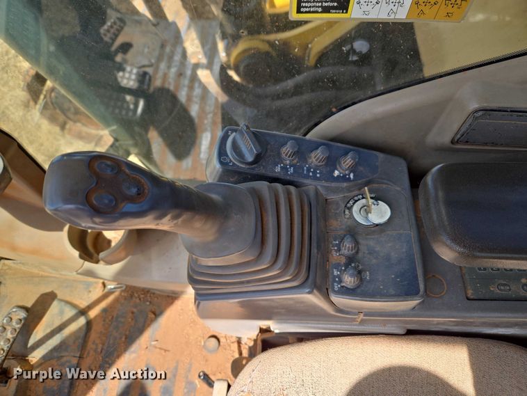 image for item ET1464 2006 John Deere 350D LC excavator