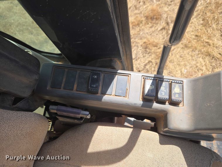 image for item ET1464 2006 John Deere 350D LC excavator