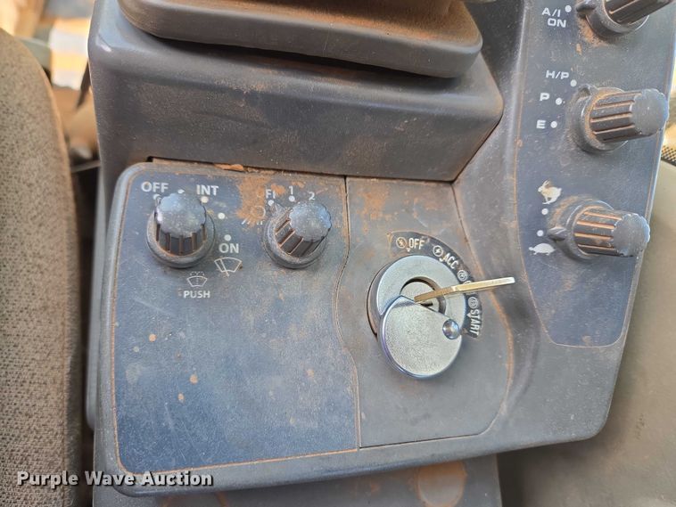 image for item ET1464 2006 John Deere 350D LC excavator