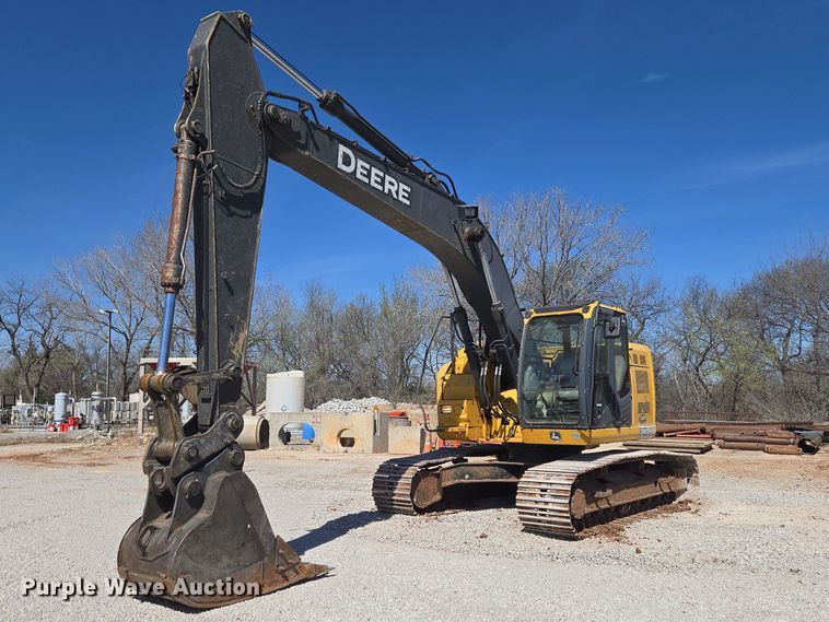image for item ET1465 2015 John Deere 245G LC excavator