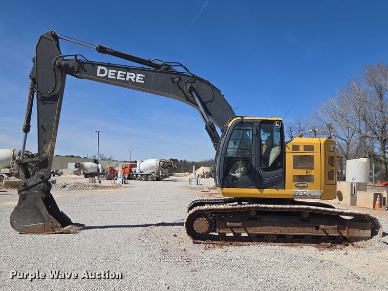 image for item ET1465 2015 John Deere 245G LC excavator