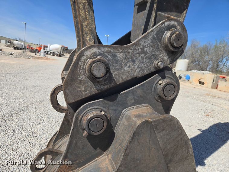 image for item ET1465 2015 John Deere 245G LC excavator