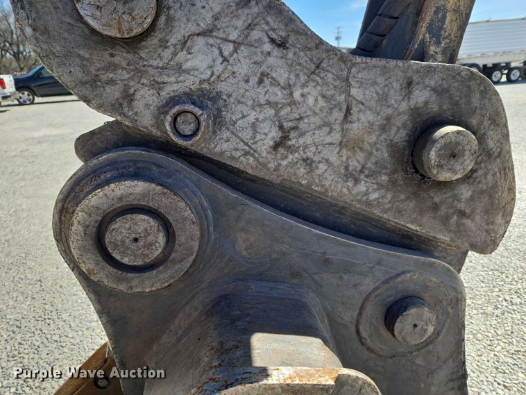 image for item ET1465 2015 John Deere 245G LC excavator