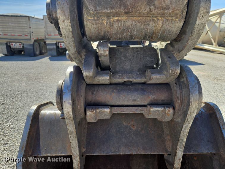 image for item ET1465 2015 John Deere 245G LC excavator