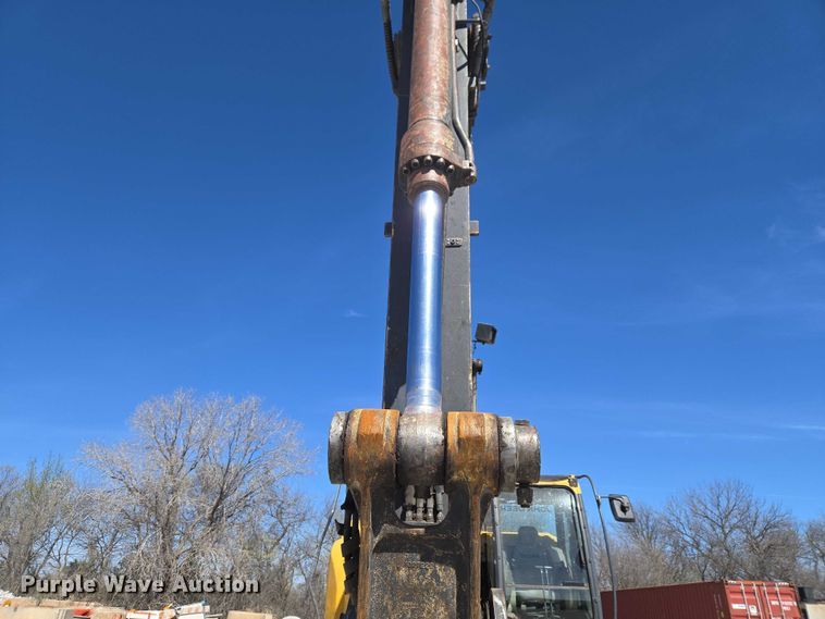 image for item ET1465 2015 John Deere 245G LC excavator