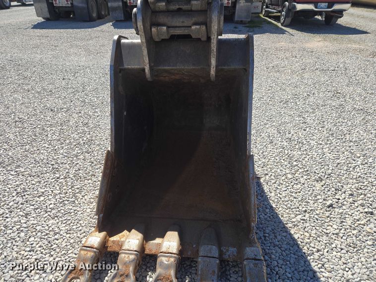 image for item ET1465 2015 John Deere 245G LC excavator