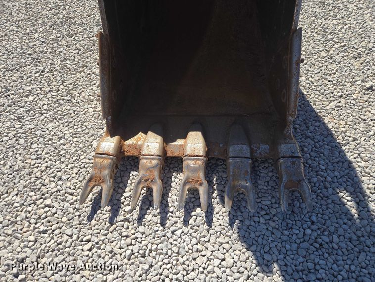 image for item ET1465 2015 John Deere 245G LC excavator