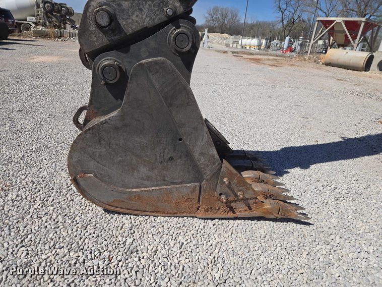 image for item ET1465 2015 John Deere 245G LC excavator