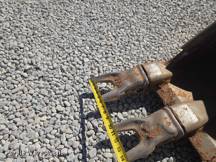 image for item ET1465 2015 John Deere 245G LC excavator