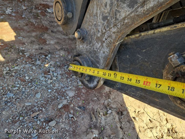 image for item ET1465 2015 John Deere 245G LC excavator