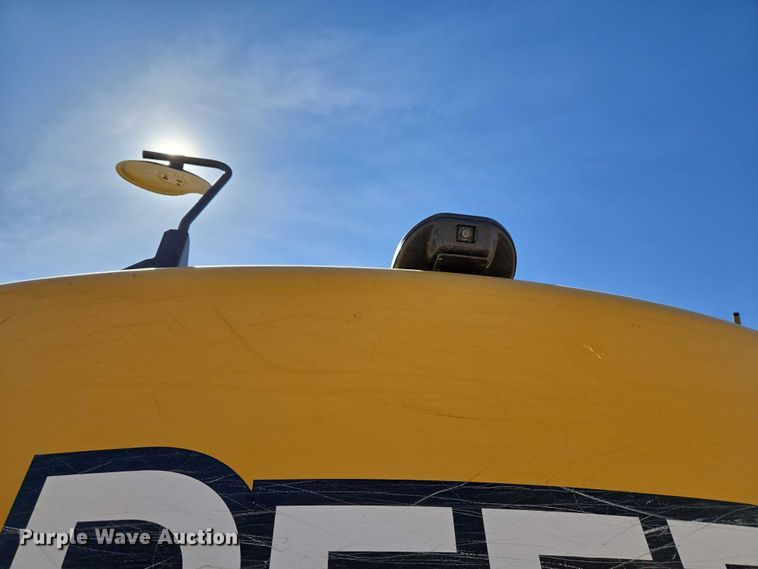 image for item ET1465 2015 John Deere 245G LC excavator