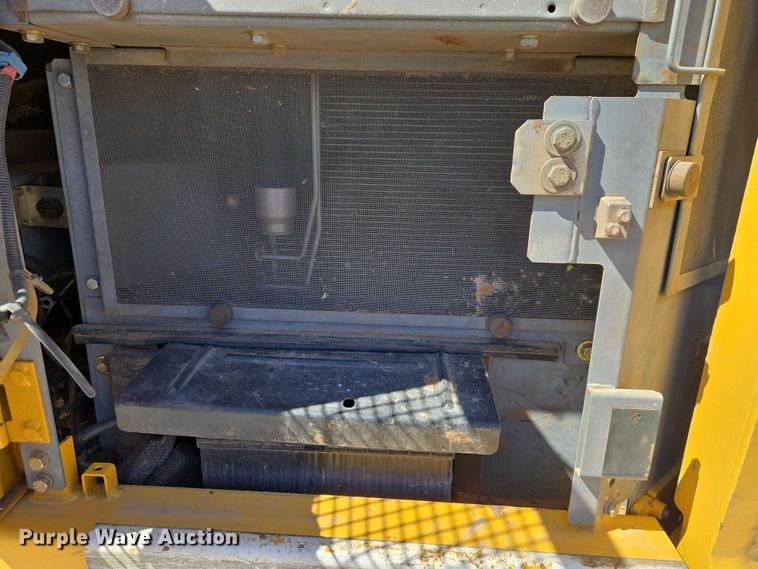 image for item ET1465 2015 John Deere 245G LC excavator