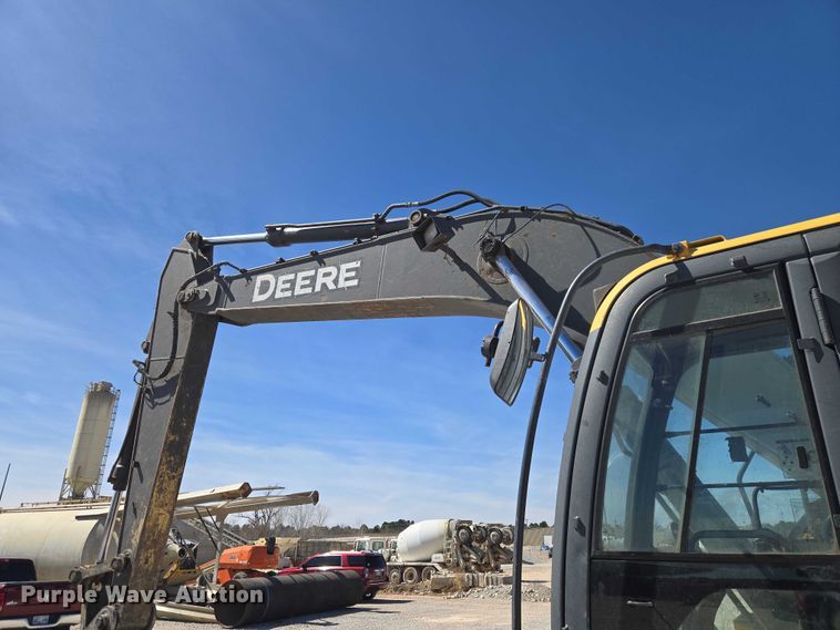 image for item ET1465 2015 John Deere 245G LC excavator