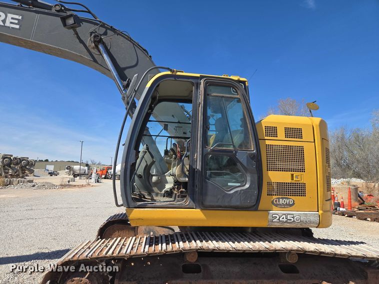 image for item ET1465 2015 John Deere 245G LC excavator