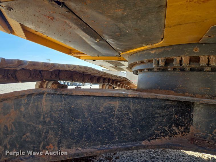 image for item ET1465 2015 John Deere 245G LC excavator