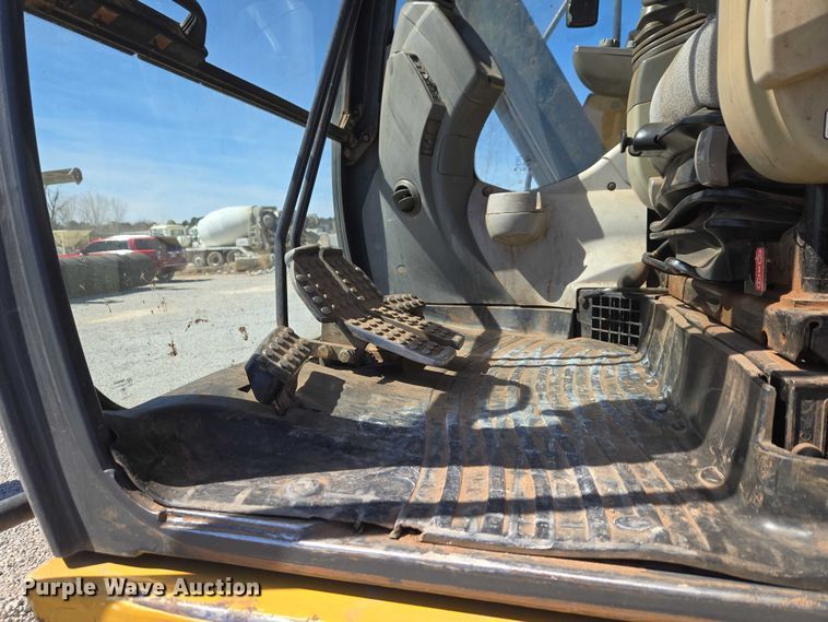 image for item ET1465 2015 John Deere 245G LC excavator