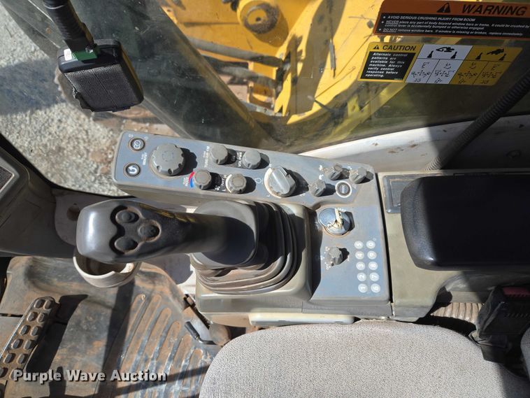 image for item ET1465 2015 John Deere 245G LC excavator