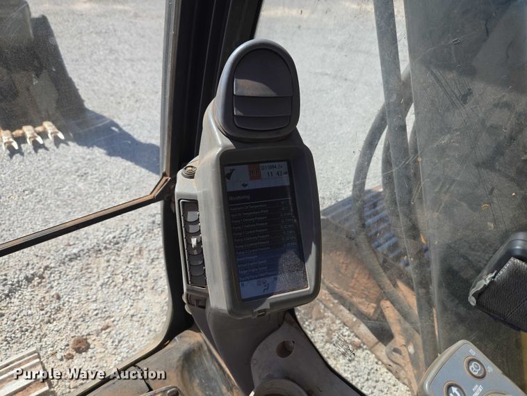 image for item ET1465 2015 John Deere 245G LC excavator