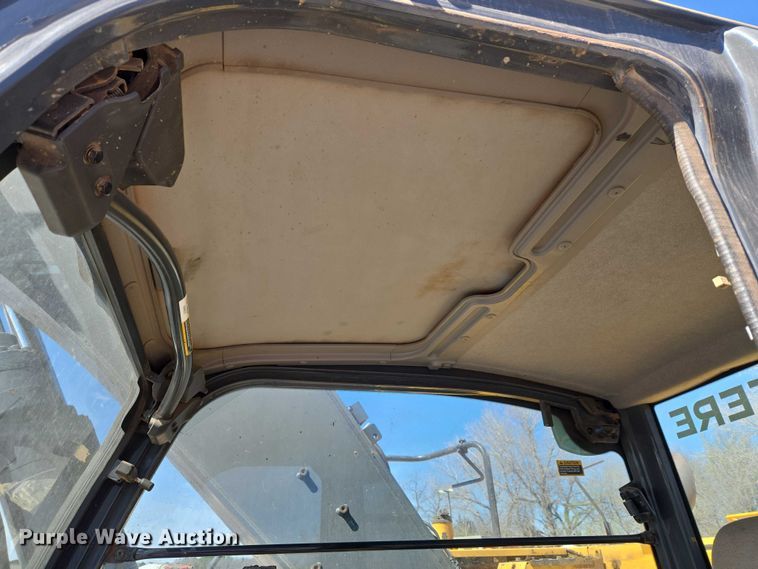 image for item ET1465 2015 John Deere 245G LC excavator