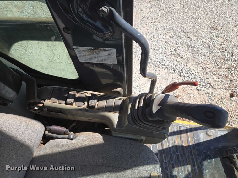 image for item ET1465 2015 John Deere 245G LC excavator