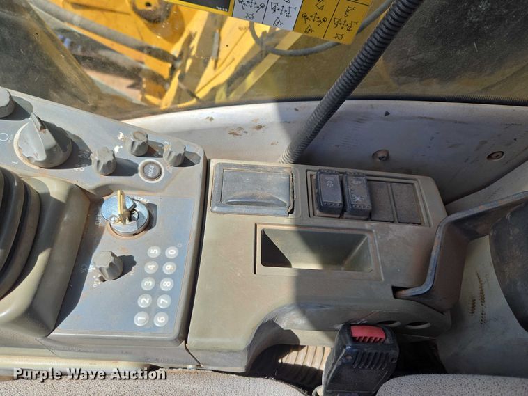 image for item ET1465 2015 John Deere 245G LC excavator