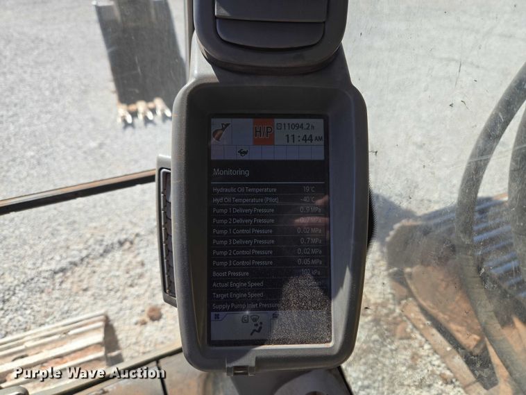 image for item ET1465 2015 John Deere 245G LC excavator