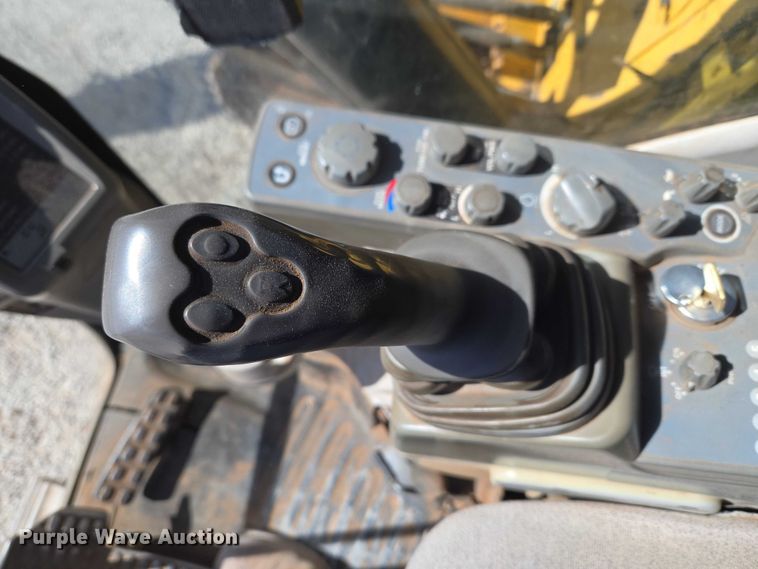 image for item ET1465 2015 John Deere 245G LC excavator