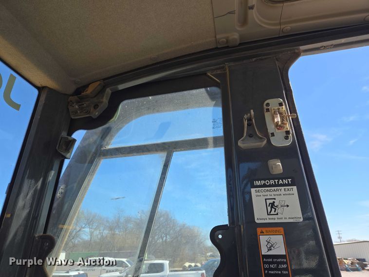 image for item ET1465 2015 John Deere 245G LC excavator