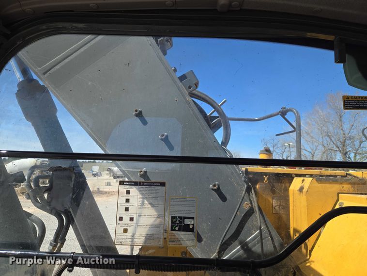 image for item ET1465 2015 John Deere 245G LC excavator