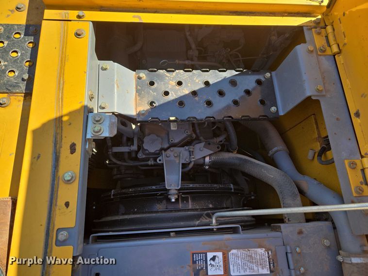 image for item ET1465 2015 John Deere 245G LC excavator